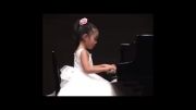 پیانیست کوچولوی با استعداد