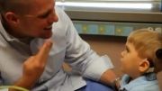 کودک ناشنوا بعد از درمان آزمایشی یکی از گوشهایش، میشنود