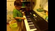 پیانو نواختن زیبای کودک سه ساله نابینا!!!