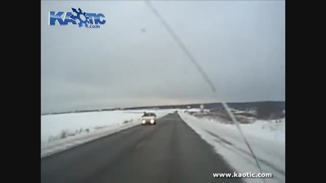 تصادف به شدت وحشتناک در جاده برفی
