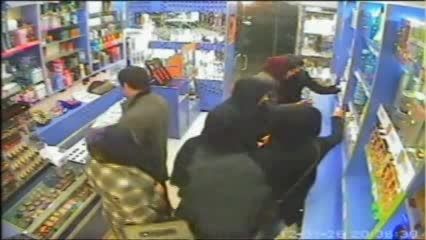 دزدی چهار زن از مغازه