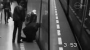ویدئو / نجات معجزه آسای یک زن از میان ریل
