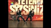 رقص با حال دو پسر در برنامه استعداد یابی ترکیه