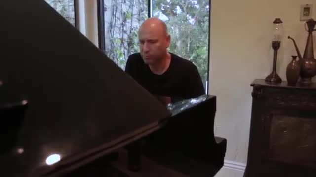 اجرای موسیقی متن Fallout 4 با پیانو توسط Inon Zur