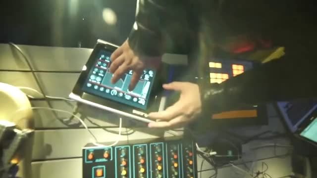 موزیک ویدئوی گروه دفت پانک، با استفاده از روبات [HD]