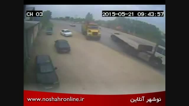 فیلم عبور و مرور کامیونها در روستای شمعجاران