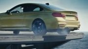تبلیغ بسیار دیدنی BMW4 روی عرشه ناو هواپیمابر