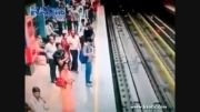 خودکشی فجیع در مترو