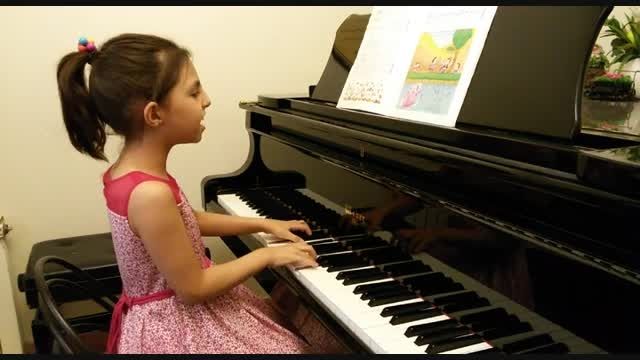 آوای پیانو-خوشحال و شاد وخندان-یگانه مصدق