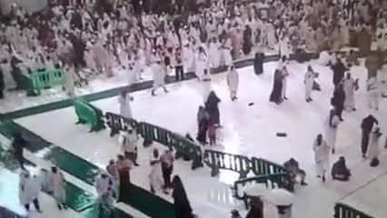 لحظه سقوط جرثغیل های سنگین بر سر مردم در مسجدالحرام +۱۸