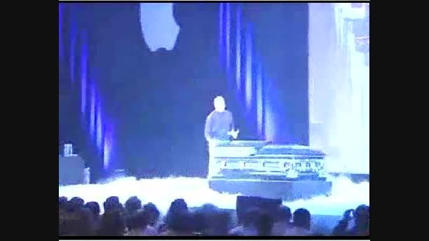 مراسم تدفین Mac OS 9 در WWDC 2002