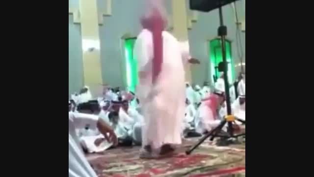 رقص جالب یک مرد عرب در مسجد (نبینی نصف عمرت رفته)