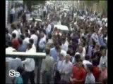 خودرو حامل آقای حسینی بر دستان مردم باشت