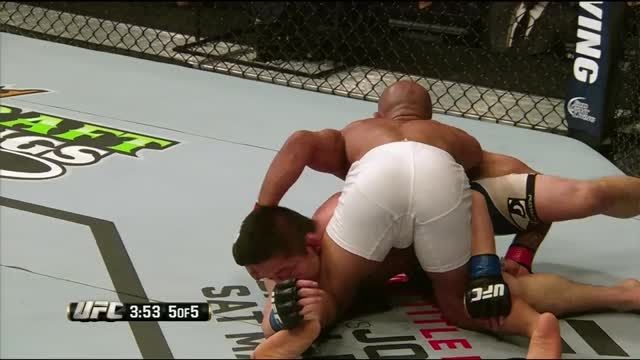 UFC 186 Johnson vs Horiguchi - Round 5 - CHAMPIONSHIP