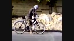 آموزش دوچرخه سواری یک افغانی .کیلیپی بسیار خنده دار