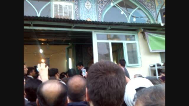 احمدی نژاد در مراسم ختم مادر مسجد طفلان قم