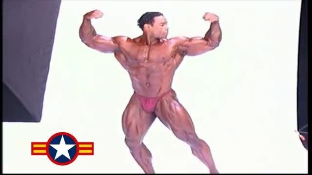 KEVIN LEVRONE - 2000 MR.OLYMPIA BACK STAGE