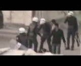 فیلمی از لگدهای بی امان مزدوران آل خلیفه بر جوان بی دفاع