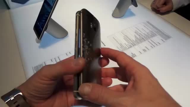 مقایسه  HTC ONE M9 با HTC ONE M8 در mwc 2015