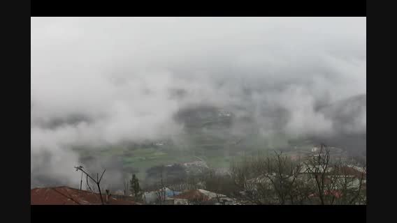 هوای مه آلود روستای اتو
