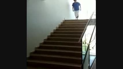 راه جدید از پله ها پایین رفتن