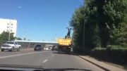 حادثه برخورد بار کامیون با پل