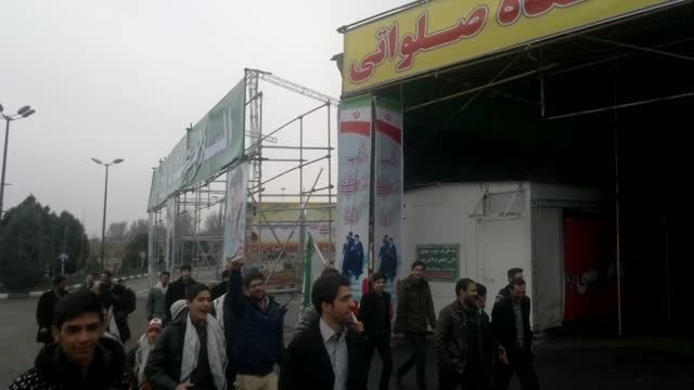 راهپیمایی بسیجیان در محوطه مرقد امام راحل (ره)