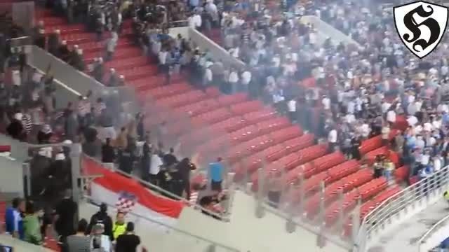 درگیری هواداران در بازی کرواسی و یونان