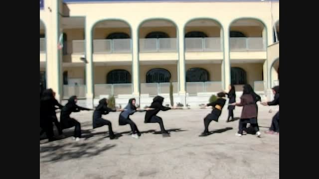 مسابقه طناب کشی  دبیرستان دخترانه