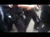 ضرب و شتم معترضین وال استریت توسط پلیس