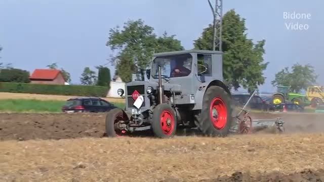 Pfl&uuml;gen mit dem IFA Pionier Traktor - plowing with a hi
