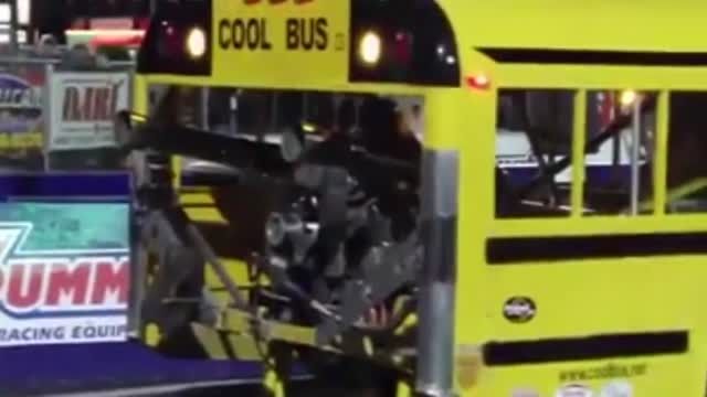 تک چرخ زدن اتوبوس