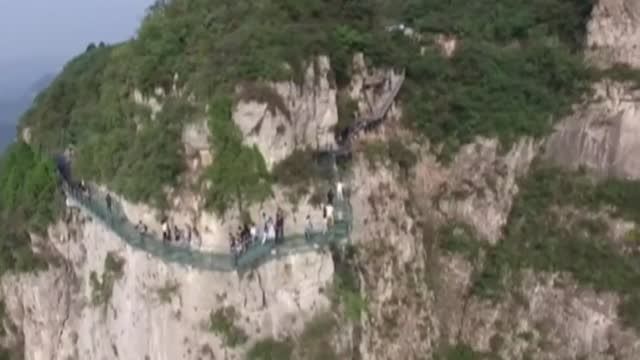 اولین پل معلق تمام شیشه ای در چین - حیطه