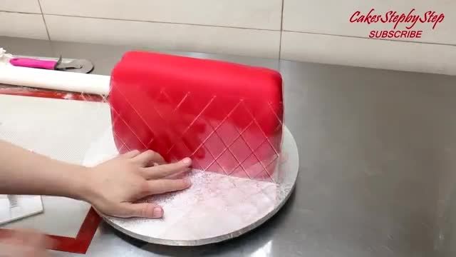 کیک کیف قرمز زنانه
