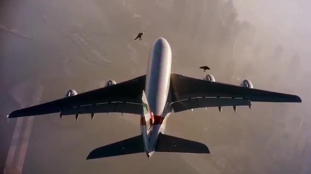 پوشیدن جت پک و پرواز در کنار  Airbus A380