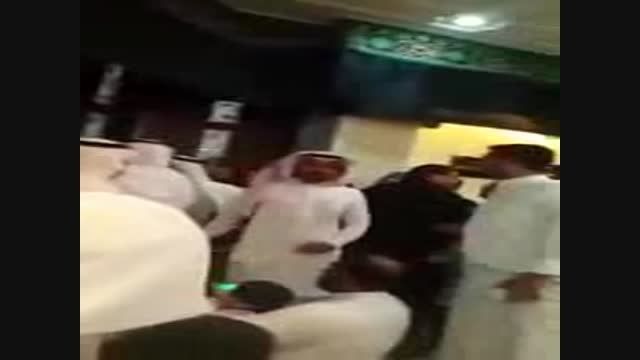 لحظه حمله مسلحانه به حسینه ای در عربستان