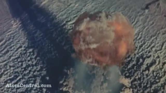 نمای هوایی از یک انفجار هسته ای!!