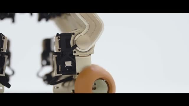 ربات 8 پا با قابلیت تغییر شکل