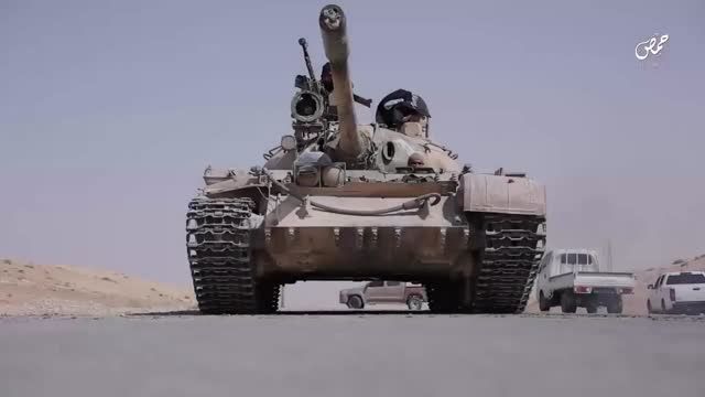 داعش و اعدام سرباز سوری با له کردن زیرتانک+18