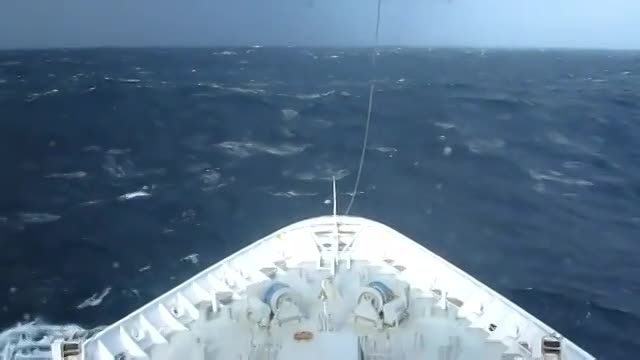 گیر افتادن کشتی در مثلث برمودا