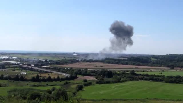 لحظه سقوط هواپیمای نظامی در جنوب شرقی انگلیس