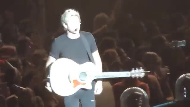 Niall singing 22 by Taylor Swift