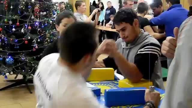 فیلم مسابقات مچ اندازی arm wrestling