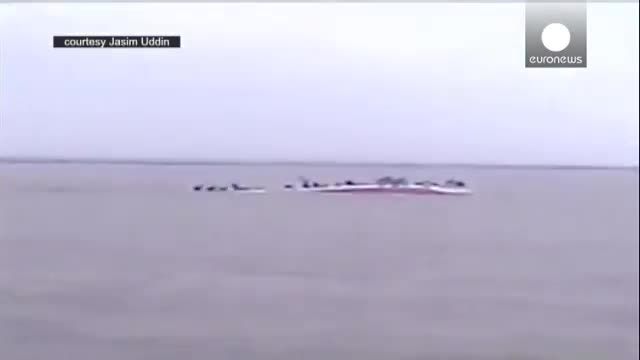 صحنه غرق شدن کشتی بنگلادشی