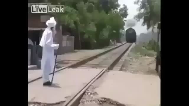 ماجراجویی پیرمرد با قطار