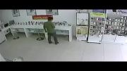 سوتی دزد در مغازه  (طنز)