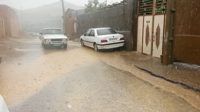 باران شدید در روستای کورچشمه