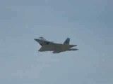 دور زدن جنگنده F22 Raptor در کمترین شعاع (از دست ندید!!!)