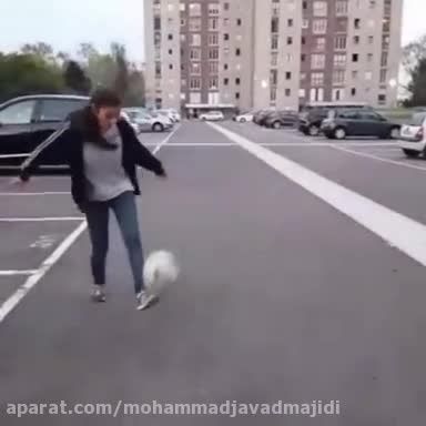 تکنیک عجیب دختر خانم فوتبالیست در کار با توپ