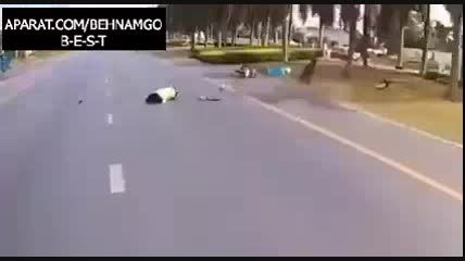 تصادف دردناک دختر در خیابان...!